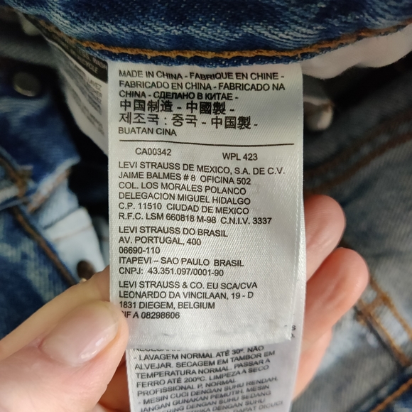 Levi's 501 Distressed Light Wash Crop Jeans - Picture 7 of 12